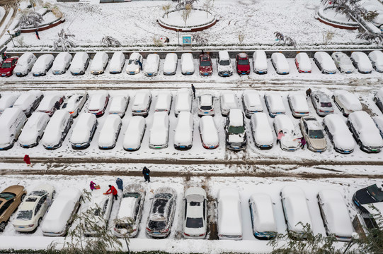 航拍雪后的济南城市风光