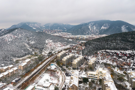 航拍雪后的济南城市风光