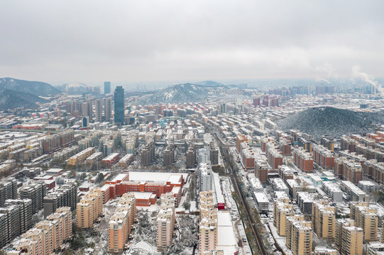 航拍雪后的济南城市风光