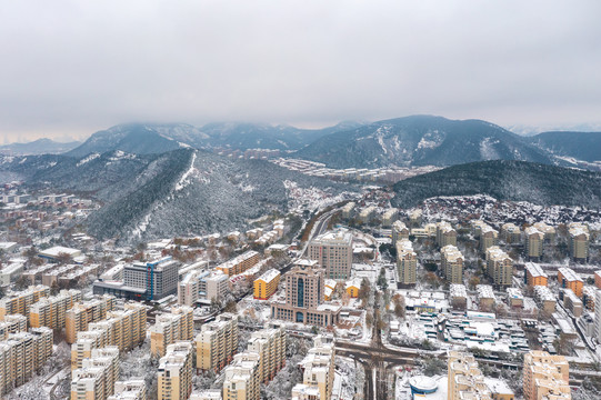 航拍雪后的济南城市风光