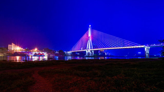 西双版纳澜沧江大桥夜景