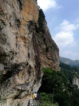 山岩峭壁