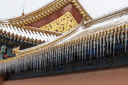 北京故宫挂满冰凌的屋檐
