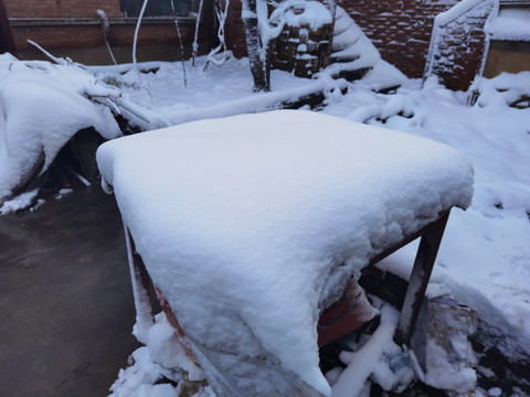 庭院积雪