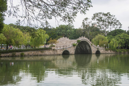 福州西湖公园玉带桥风景