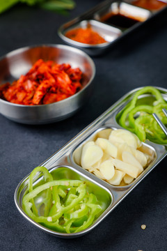 韩国烤肉店蔬菜拼盘
