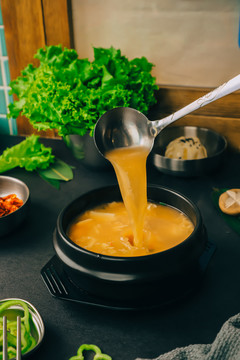 韩式烤肉店豆腐汤大酱汤