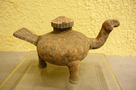 汉代灰陶彩绘鸭形壶