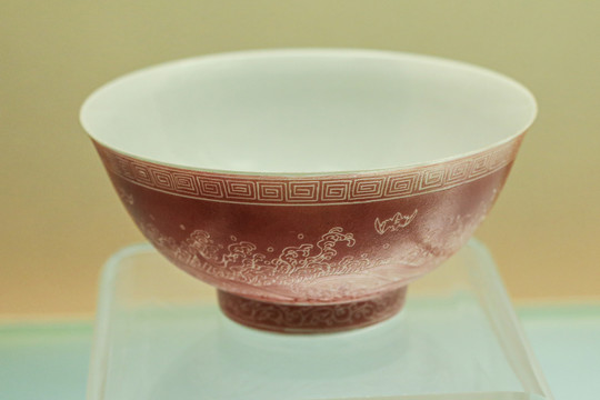 胭脂红釉珐琅彩碗