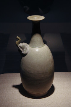 唐代秘色瓷净瓶