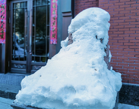 雪后的雄狮