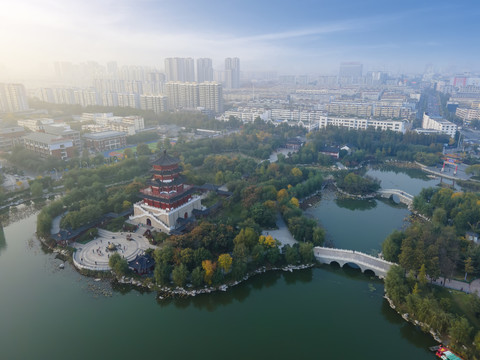 航拍济宁园林风景