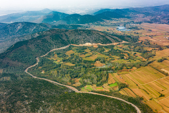 航拍淮北明清石榴园盘山公路