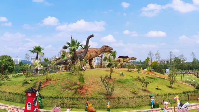实拍恐龙主题游乐园