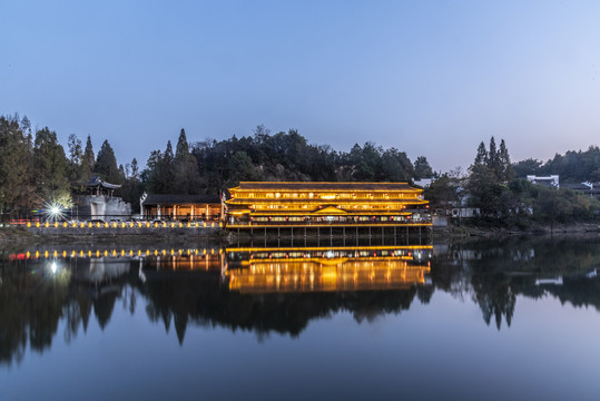 八百里柳庄夜景