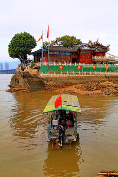 水上寺庙金山寺渡船