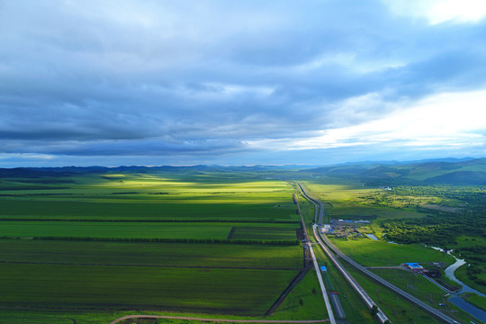 航拍绿色原野公路景观