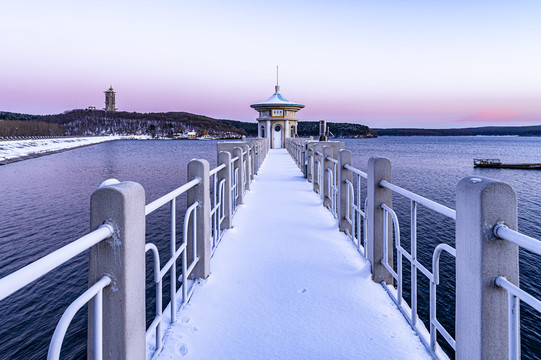 雪后的长春净月潭森林公园风景