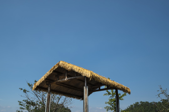 茶山茅草屋观景台