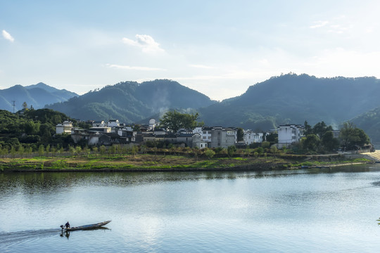 徽州新安江十里画廊青山绿水