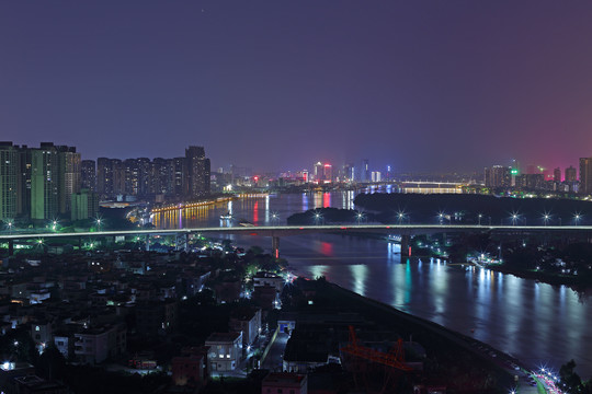 河畔灯光夜景