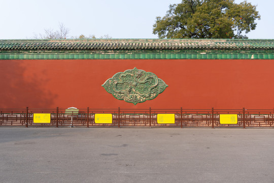 中式传统浮雕双龙戏珠