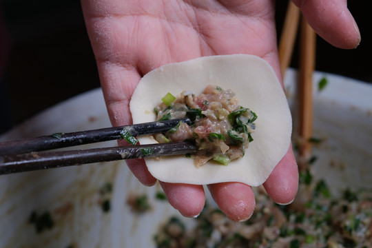 包饺子