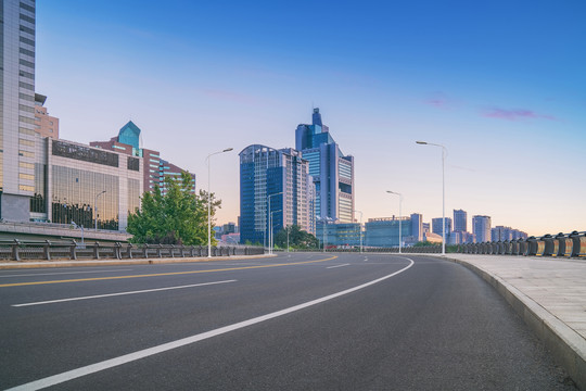 首都北京城市天际线和高速公路