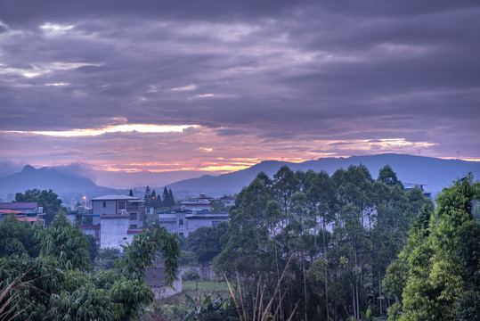 黎明清晨大山日出