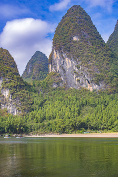 蓝天白云青山绿水风景