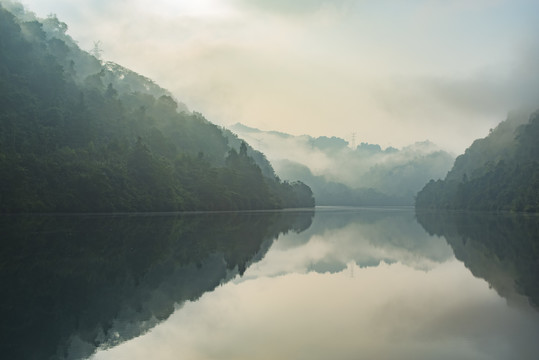 倒影河面水面湖面远山