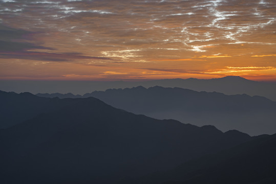 朝霞晚霞大山远山