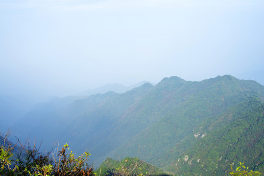 高山绿色青山延绵山脉大山