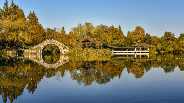 西湖景区浴鹄湾秋色