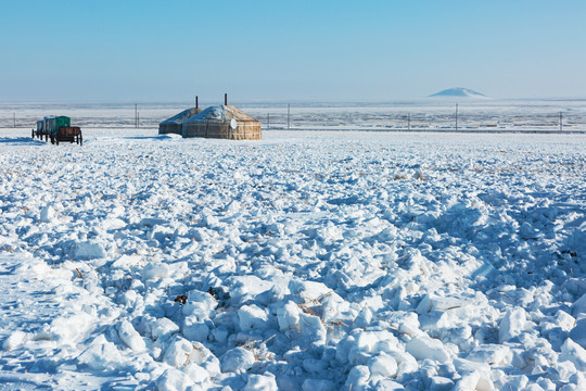 冬季草原雪原蒙古包