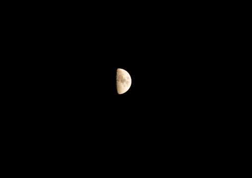 月亮半月