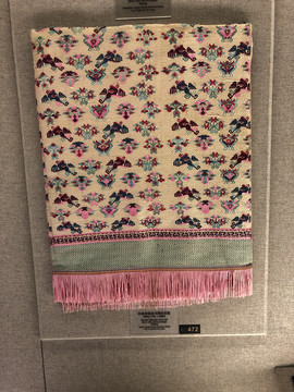 壮族织锦花鸟树纹桌毯