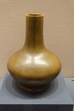 贵州省博物馆茶叶末釉瓷瓶
