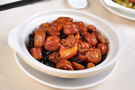 豆豉紅燜豬尾
