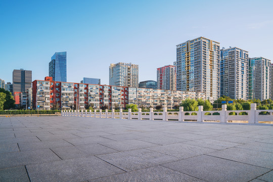 北京城市建筑天际线和市民广场