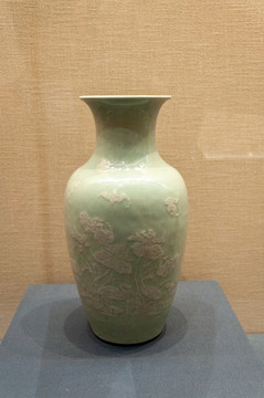 贵州省博物馆蝙蝠莲花瓷瓶