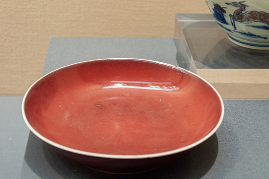 贵州省博物馆霁红釉盘