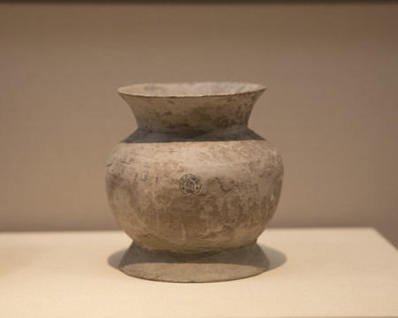 良渚文化陶壶