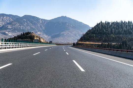 高速公路行车道