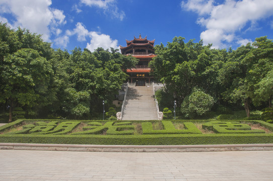 湖光山色刺桐阁