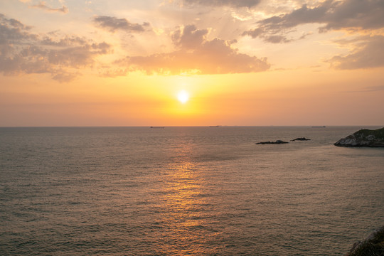 海上日出