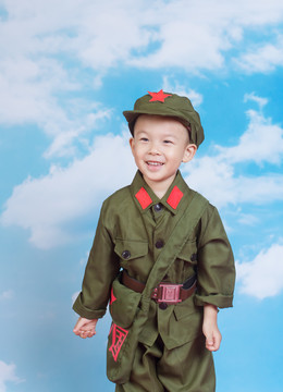 3岁男童写真军装照