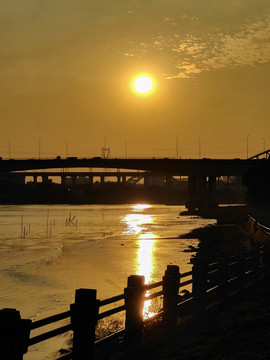 夕阳河景