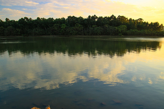 黄昏夕阳河景