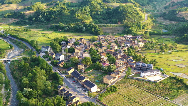 航拍江西宜春明月山温汤镇田心村